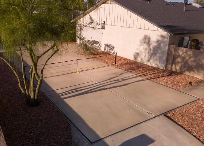 Holiday home Desert Oasis Style Backyard Sleeps 18 Games Phoenix