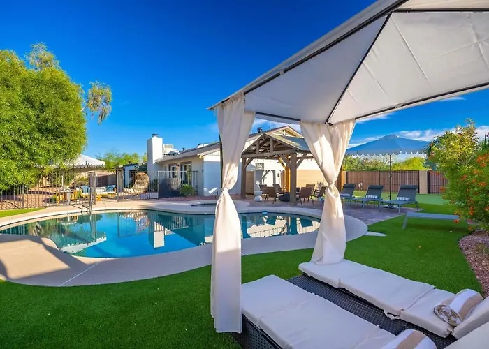 Desert Oasis Style Backyard Sleeps 18 Games * Phoenix