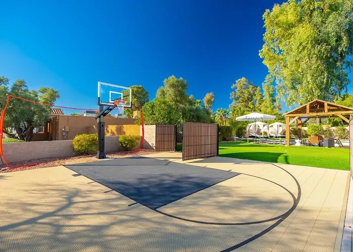 Holiday home Desert Oasis Style Backyard Sleeps 18 Games Phoenix
