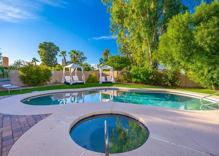 Desert Oasis Style Backyard Sleeps 18 Games Holiday home Phoenix