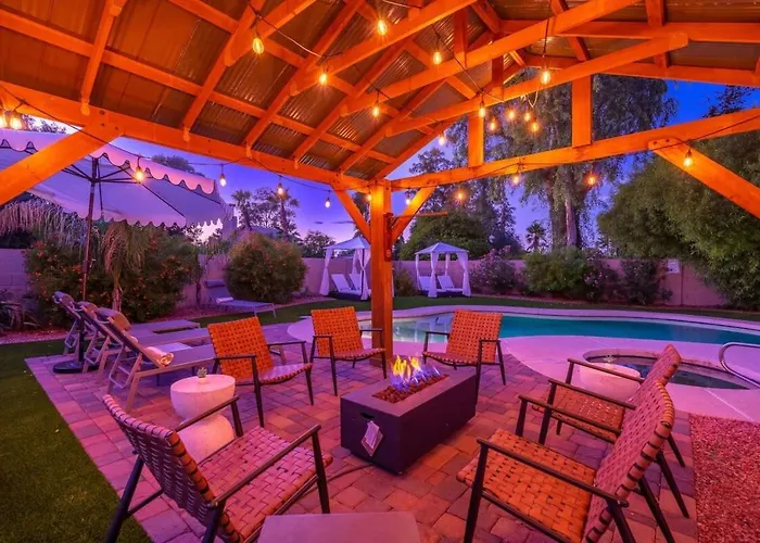Desert Oasis Style Backyard Sleeps 18 Games Holiday home Phoenix