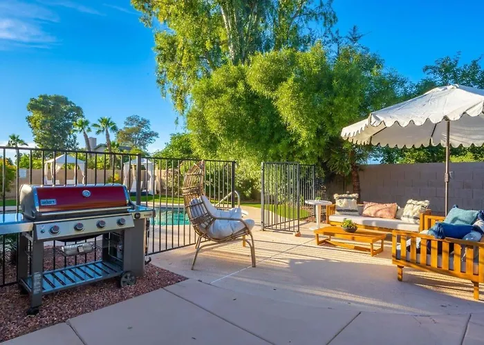 Desert Oasis Style Backyard Sleeps 18 Games *