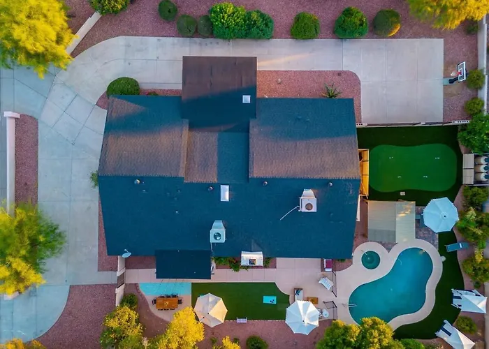 Desert Oasis Style Backyard Sleeps 18 Games * Phoenix